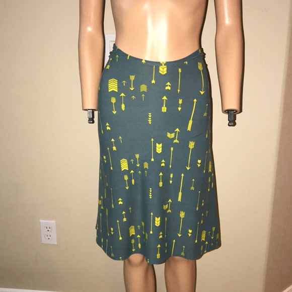 Versatile LulaRoe Perfect T - Picture 5 of 6